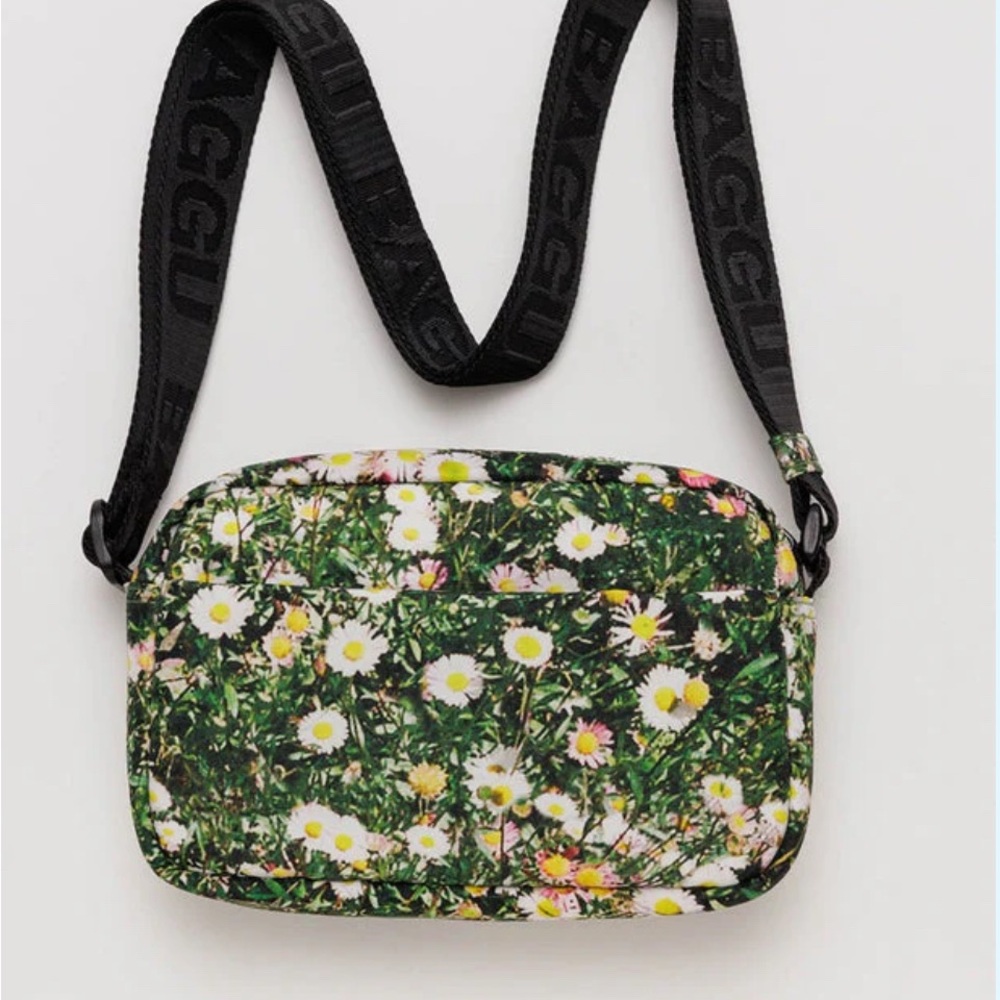 NWT BAGGU Daisy Camera Crossbody Bag